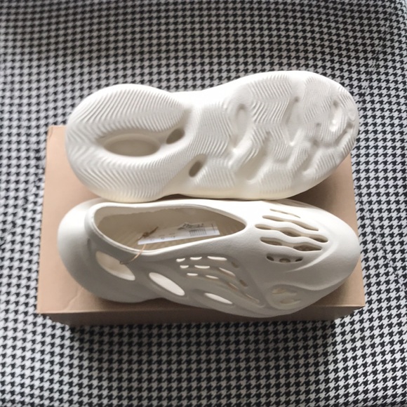 Yeezy Foam Rnnr White main image 2